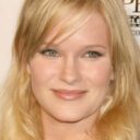 Nicholle Tom